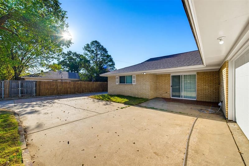 5005 Fall River Drive, Fort Worth TX 76103 - Photo 35