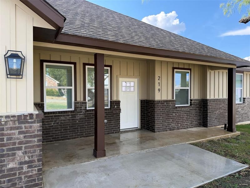 219 Lakeshore Drive, Runaway Bay TX 76426 - Photo 9