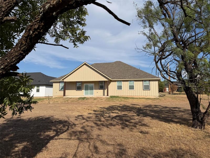 219 Lakeshore Drive, Runaway Bay TX 76426 - Photo 11