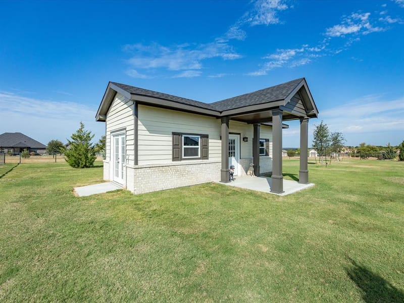 317 Kenyon Court, Granbury TX 76049 - Photo 36