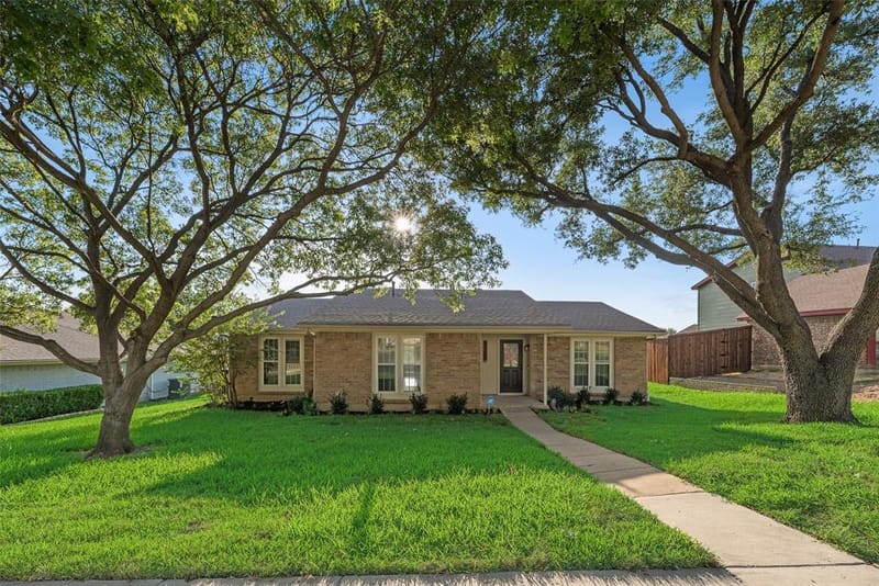 3711 Grasmere Drive, Carrollton TX 75007 - Photo 2