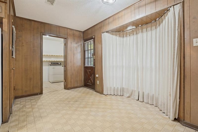 105 W Lilly Lane, Arlington TX 76010 - Photo 3