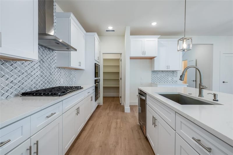 210 E Park Street, Little Elm TX 75068 - Photo 9