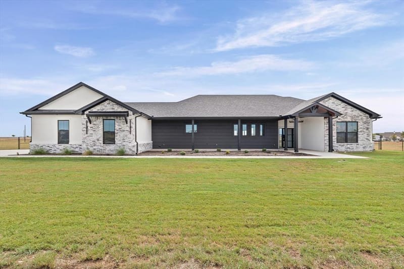611 Willow Moon Ranch, Crawford TX 76638 - Photo 2