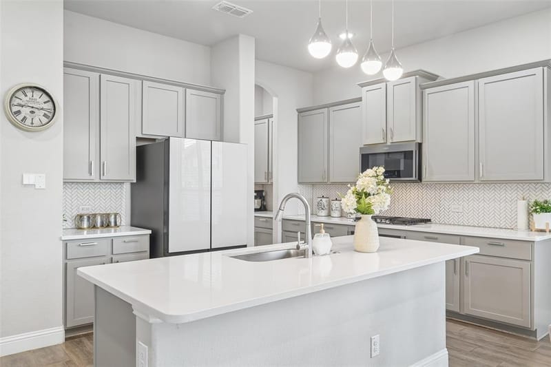 2923 Grand Lookout Lane, Arlington TX 76001 - Photo 12