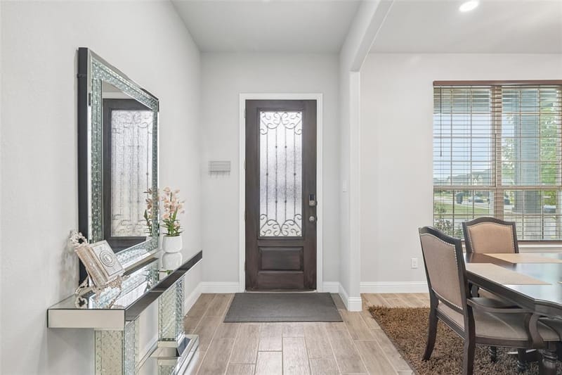 2923 Grand Lookout Lane, Arlington TX 76001 - Photo 4