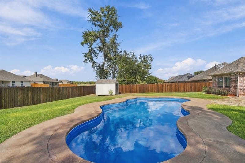 810 Woodcrest Drive, Ennis TX 75119 - Photo 27