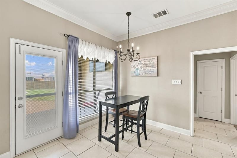 810 Woodcrest Drive, Ennis TX 75119 - Photo 13