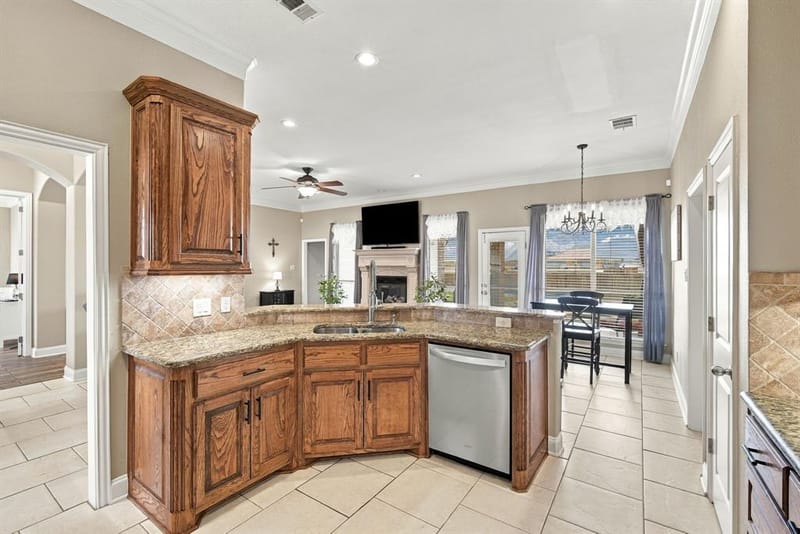 810 Woodcrest Drive, Ennis TX 75119 - Photo 12