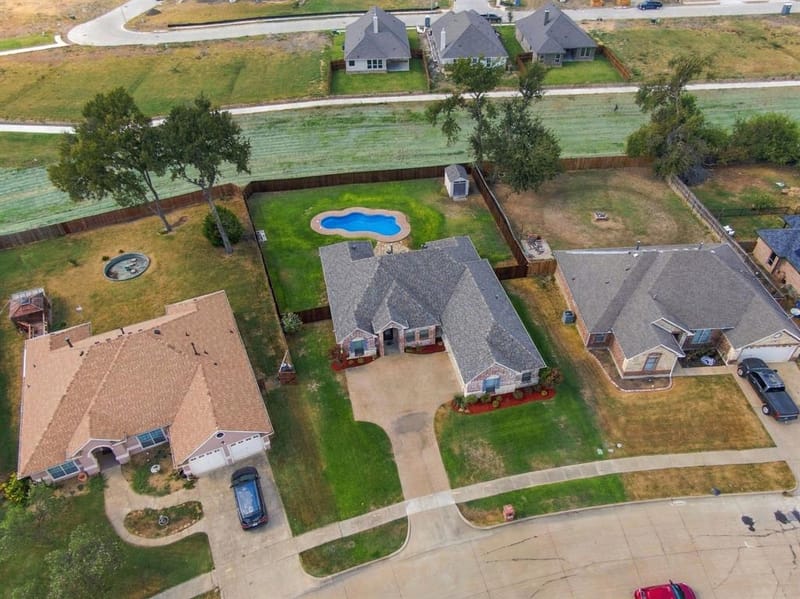 810 Woodcrest Drive, Ennis TX 75119 - Photo 36