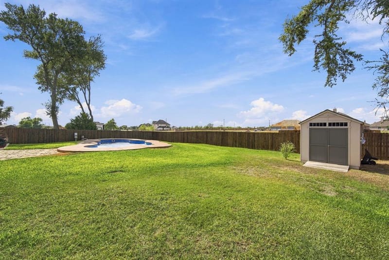 810 Woodcrest Drive, Ennis TX 75119 - Photo 28