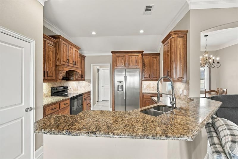 810 Woodcrest Drive, Ennis TX 75119 - Photo 10
