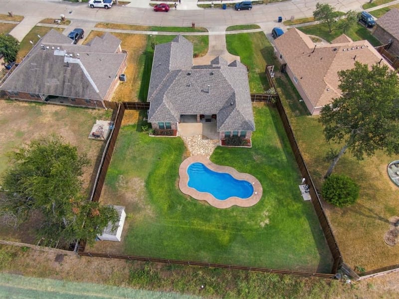 810 Woodcrest Drive, Ennis TX 75119 - Photo 33