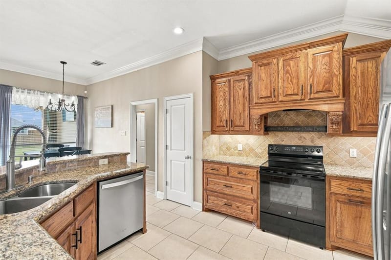 810 Woodcrest Drive, Ennis TX 75119 - Photo 11