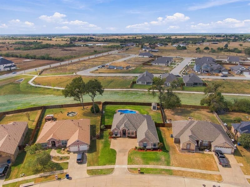 810 Woodcrest Drive, Ennis TX 75119 - Photo 35