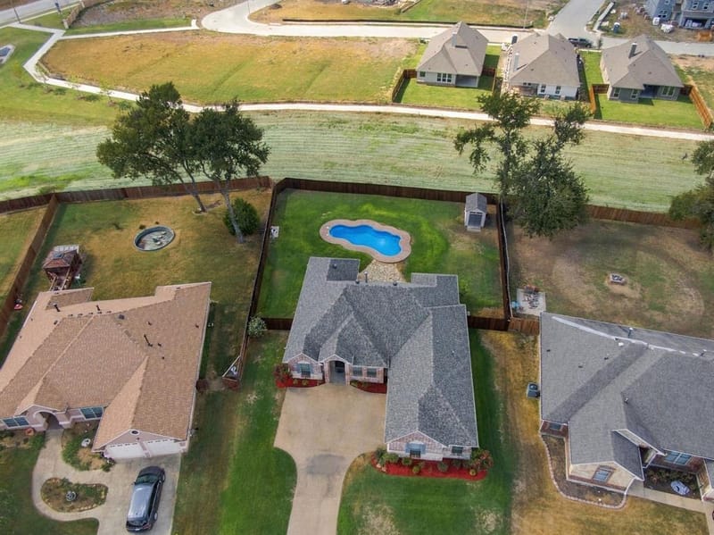 810 Woodcrest Drive, Ennis TX 75119 - Photo 31