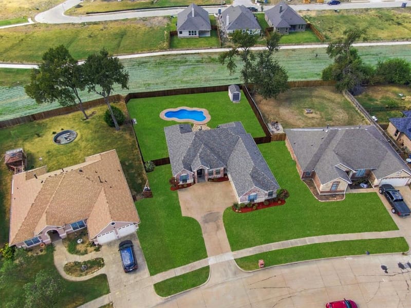 810 Woodcrest Drive, Ennis TX 75119 - Photo 29