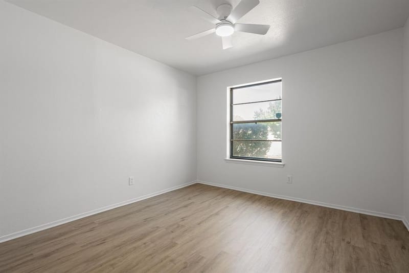 3201 Winderemere Drive, Arlington TX 76014 - Photo 12