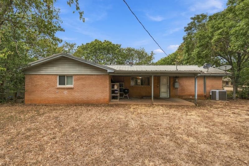 1204 W 4th Street, McGregor TX 76657 - Photo 15