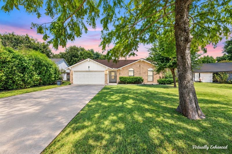 718 Southridge Court, Grand Prairie TX 75052