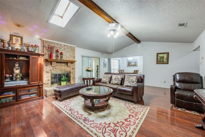 718 Southridge Court, Grand Prairie TX 75052 - Photo 4