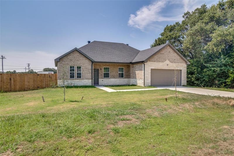 701 Lakeland Drive, West Tawakoni TX 75474 - Photo 2