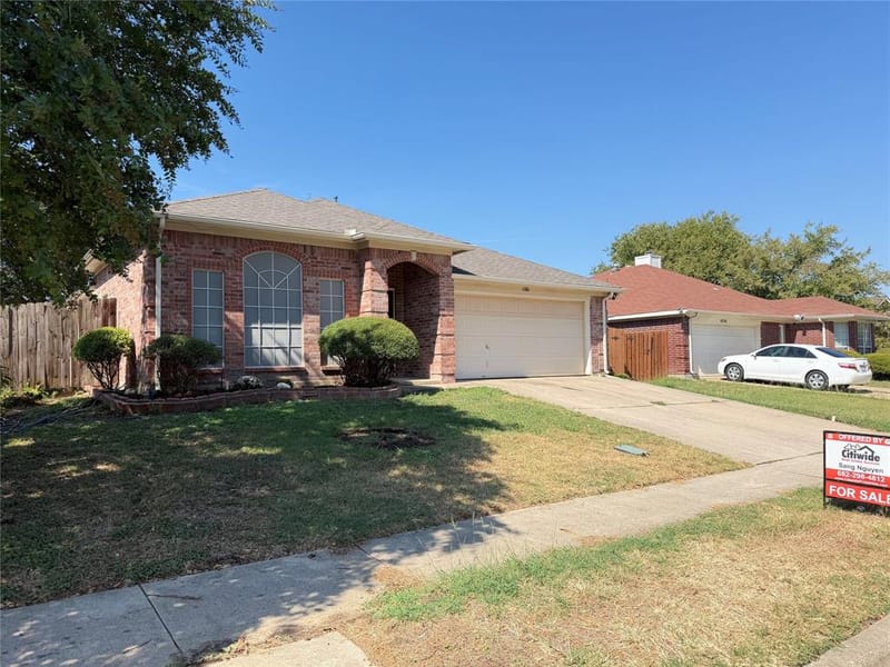 6006 Brook Forest Drive, Arlington TX 76018 - Photo 2