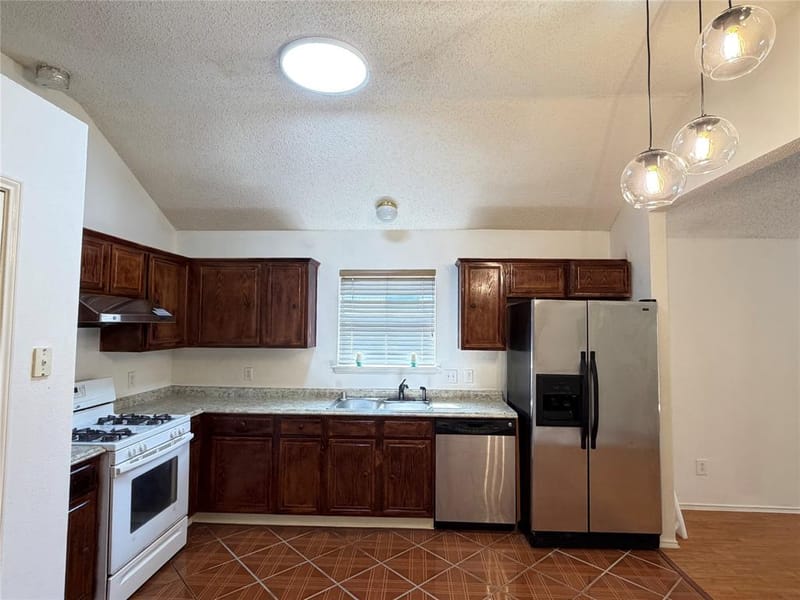 6006 Brook Forest Drive, Arlington TX 76018 - Photo 10