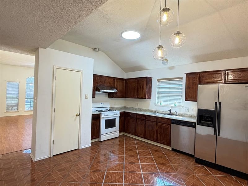 6006 Brook Forest Drive, Arlington TX 76018 - Photo 11