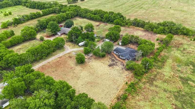 401 S Gardner Street, Whitewright TX 75491 - Photo 24