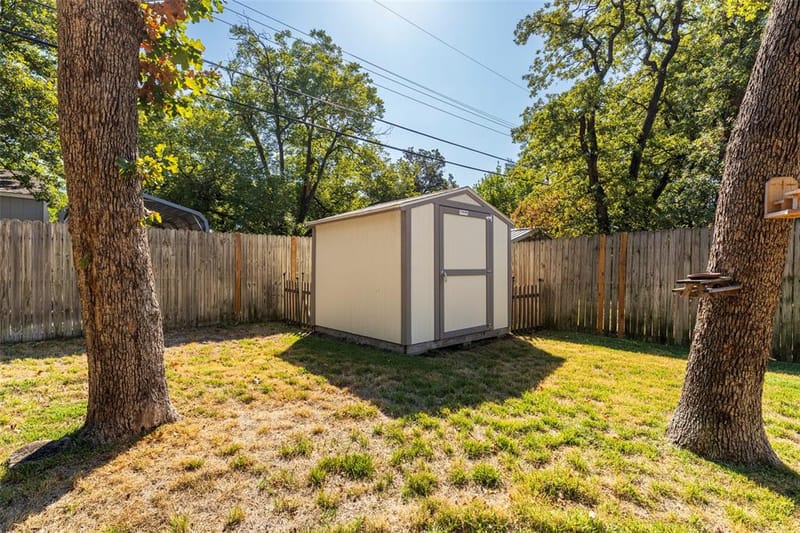 805 Clover Park Drive, Arlington TX 76013 - Photo 27