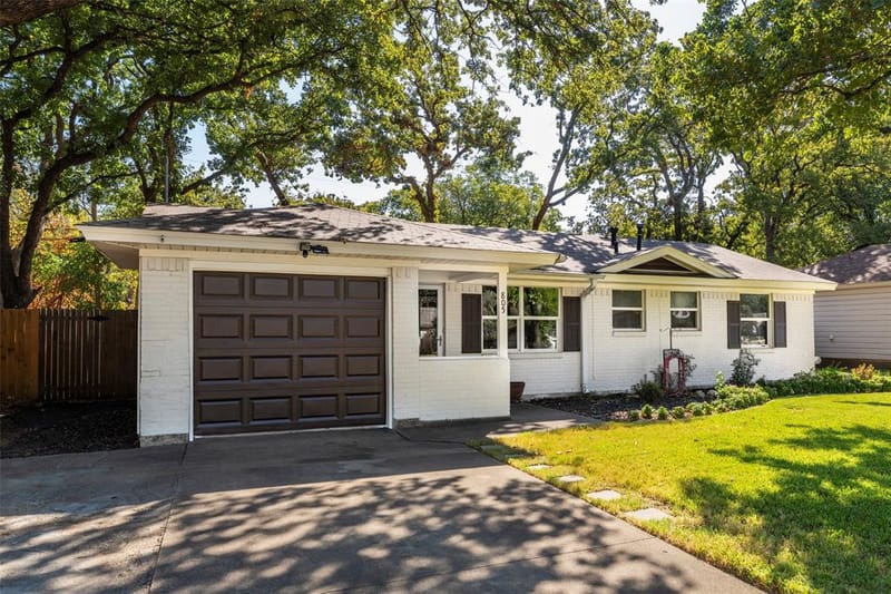 805 Clover Park Drive, Arlington TX 76013 - Photo 3