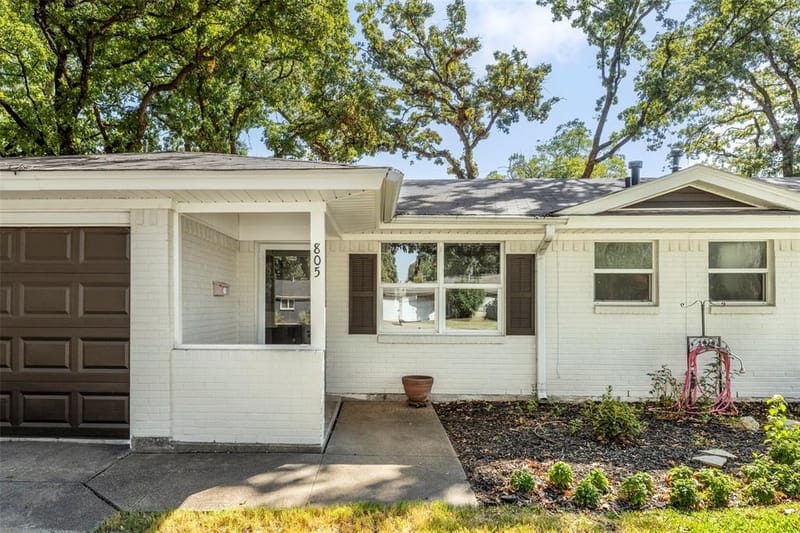805 Clover Park Drive, Arlington TX 76013 - Photo 5