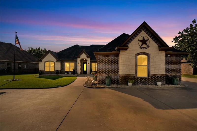 6410 Pinehurst Drive, Granbury TX 76049 - Photo 2