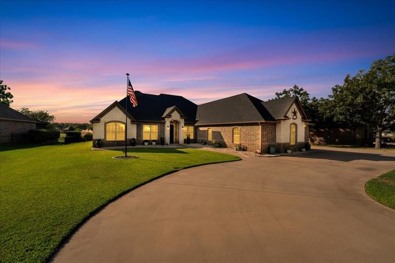 6410 Pinehurst Drive, Granbury TX 76049
