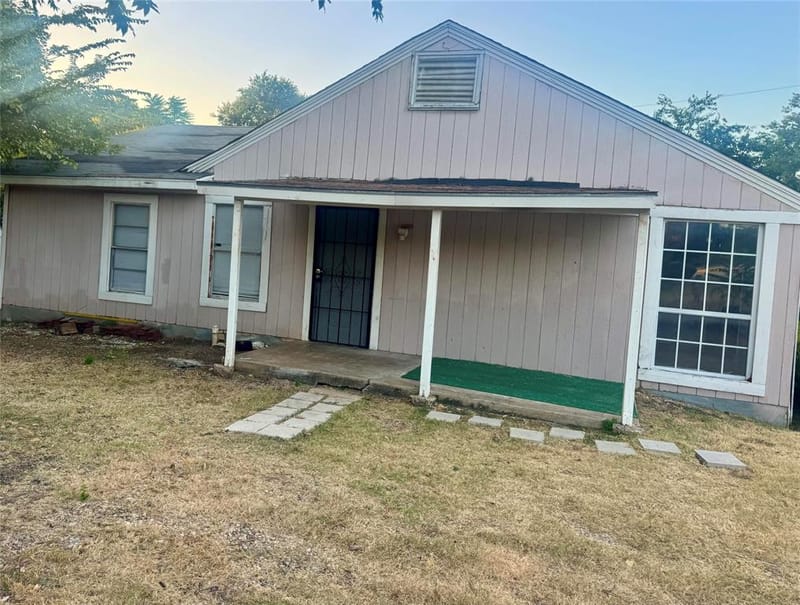 803 N Joe Wilson Road, Cedar Hill TX 75104 - Photo 2