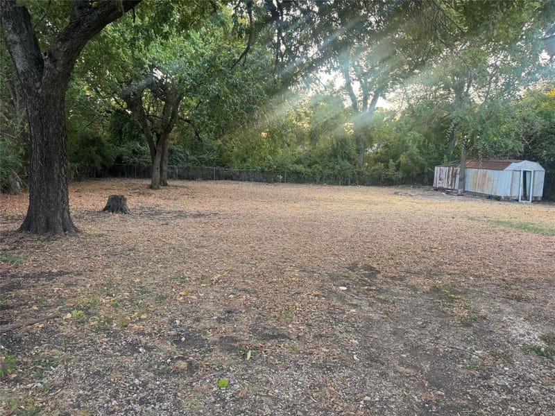 803 N Joe Wilson Road, Cedar Hill TX 75104 - Photo 3