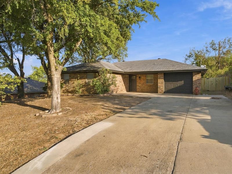 710 Parkridge Drive, Decatur TX 76234 - Photo 2