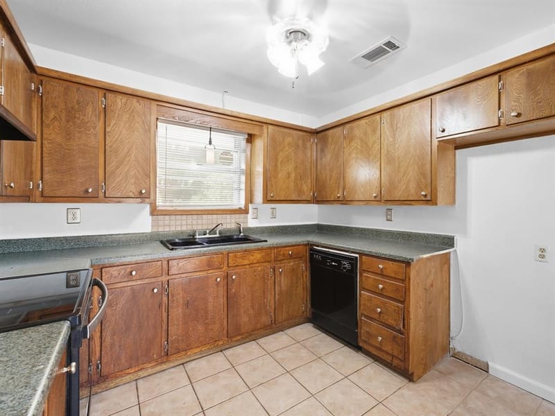 710 Parkridge Drive, Decatur TX 76234 - Photo 13