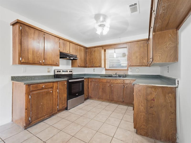 710 Parkridge Drive, Decatur TX 76234 - Photo 11