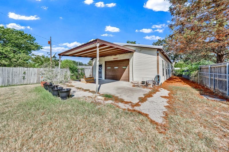 1013 Texas Street, Sulphur Springs TX 75482 - Photo 9