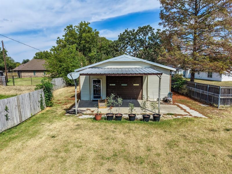 1013 Texas Street, Sulphur Springs TX 75482 - Photo 10