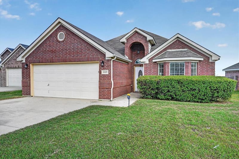 1113 Manhassett Court, Fort Worth TX 76140 - Photo 2