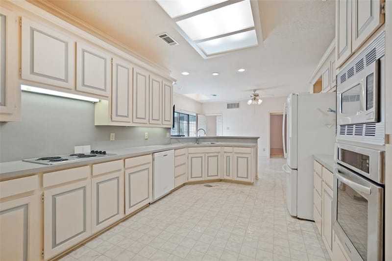 6928 Clearhaven Drive, Dallas TX 75248 - Photo 8