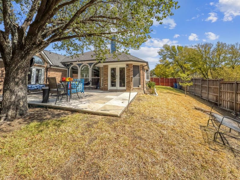8304 Crystalwood Drive, Dallas TX 75249 - Photo 34
