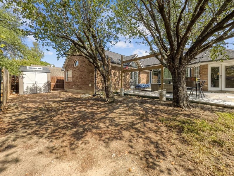 8304 Crystalwood Drive, Dallas TX 75249 - Photo 33