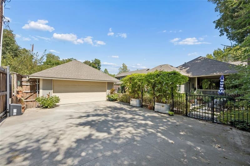 335 S Windomere Avenue, Dallas TX 75208 - Photo 39