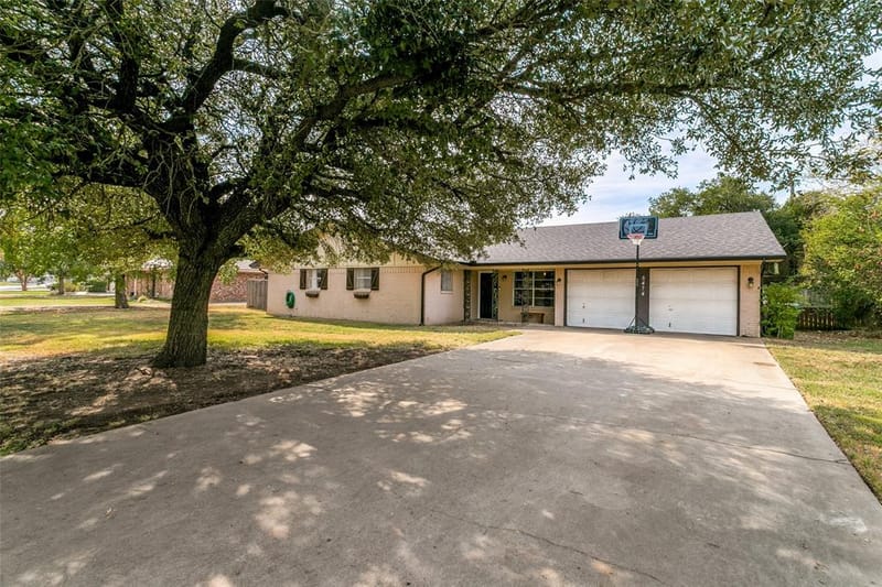5474 Valley Drive, Fort Worth TX 76140 - Photo 2