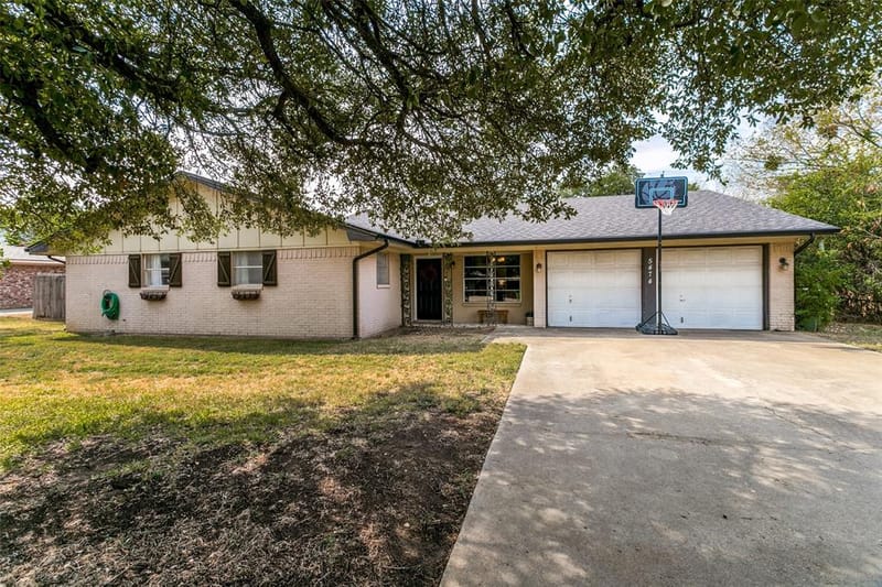 5474 Valley Drive, Fort Worth TX 76140
