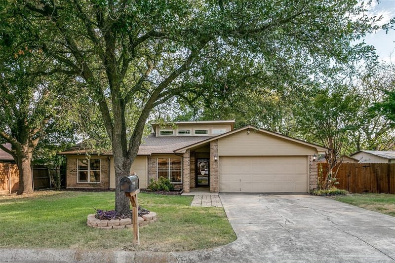 904 Dewey Scott Street, Benbrook TX 76126